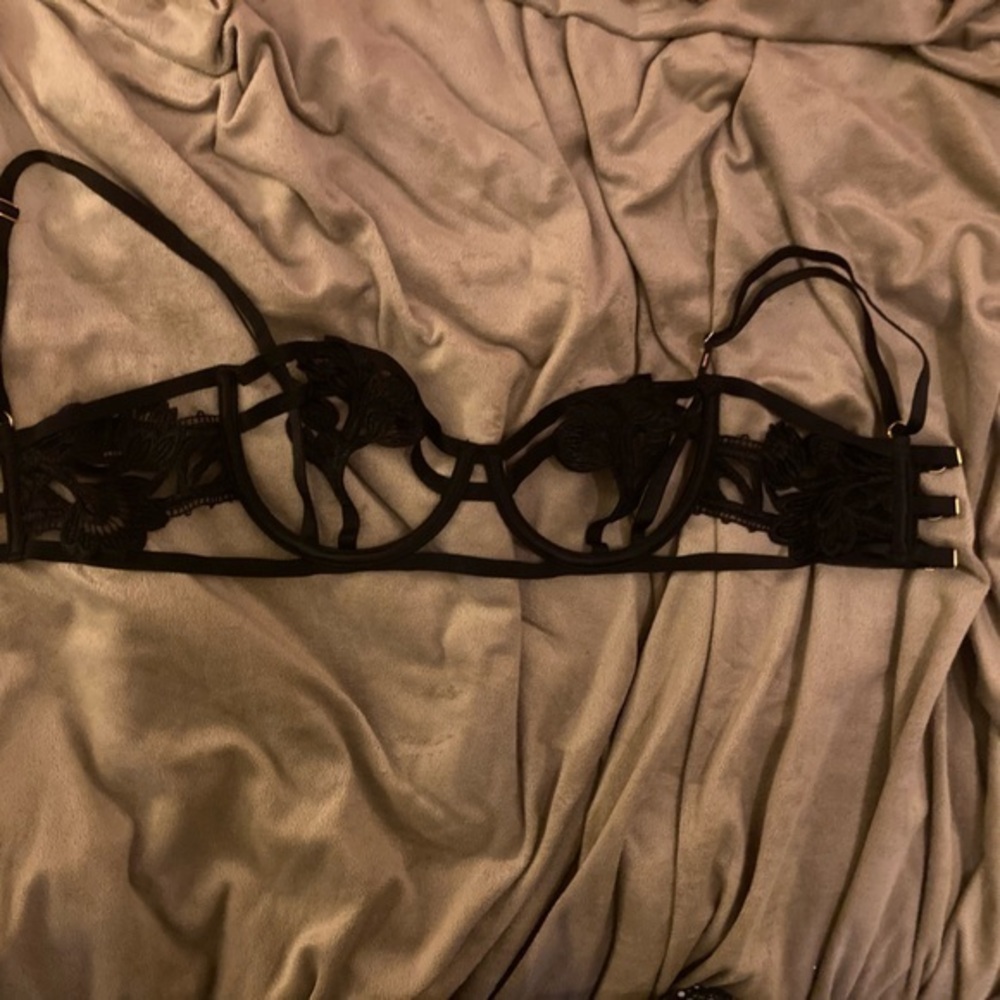 Strappy lace bra with gold accents size 32D